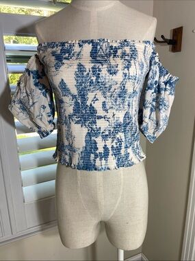 Gianni Bini Coquette Off-Shoulder Smocked Crop Top Size M Blue/White Toile NWT
